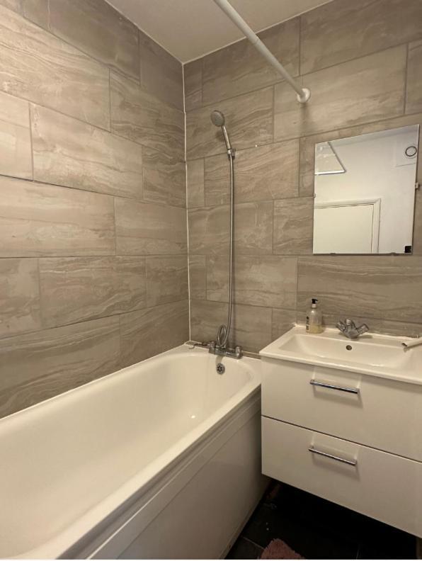 Spacious,1 Bed, Balcony, Southwark Central ロンドン エクステリア 写真